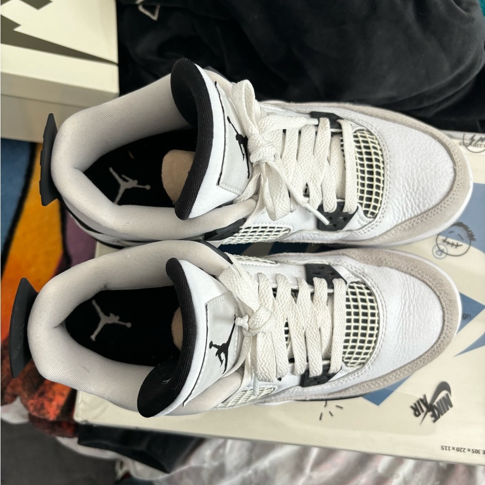 24 HOUR SALE Jordan 4 Military black